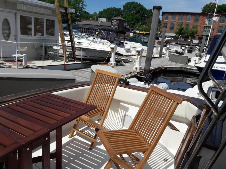 Waterfront 32' Bayliner Yacht Hotel Providence Exterior photo